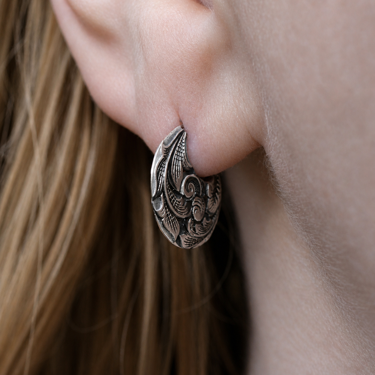 Acanthus Disc Hoop Earrings - Two-Tone Oxidized Sterling Silver