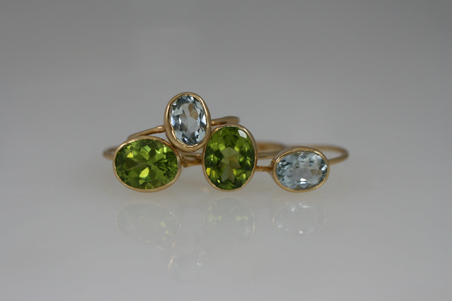 18k Yellow Gold Peridot Ring- Horizontal