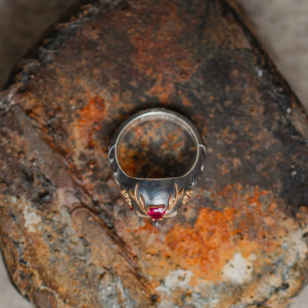La Flora Skull Ring