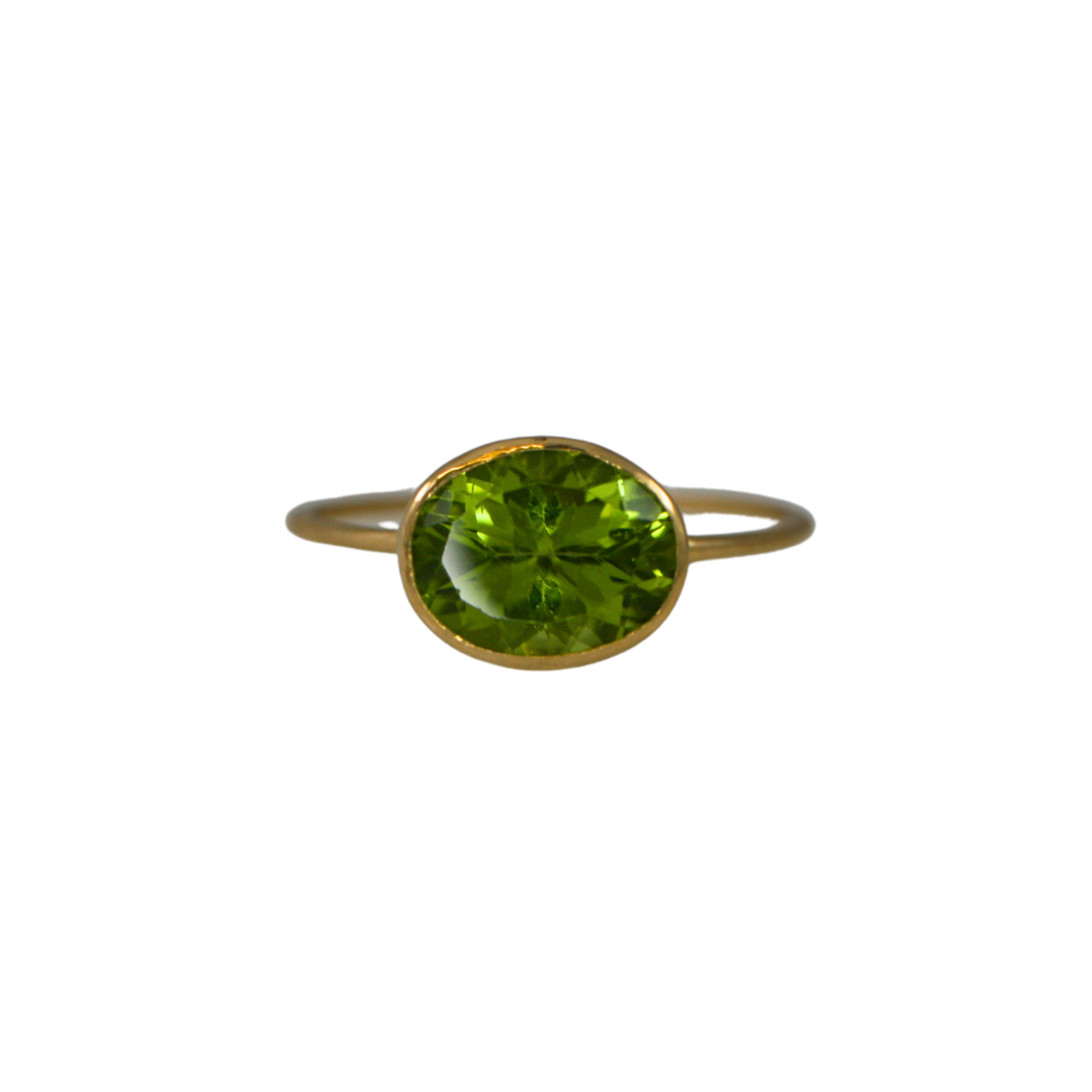 18k Yellow Gold Peridot Ring- Horizontal