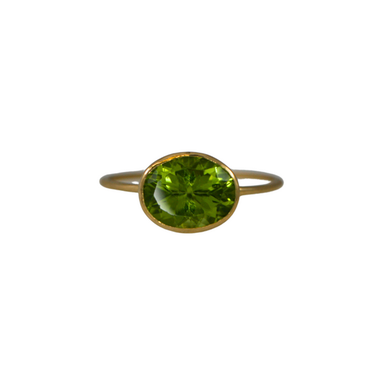 18k Yellow Gold Peridot Ring- Horizontal