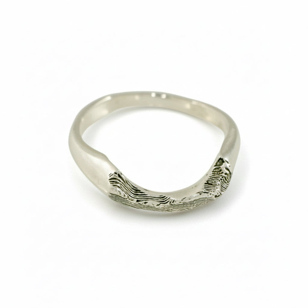 Slim sterling silver Sandia Mountain Hug ring with gently curved mountain-inspired design.