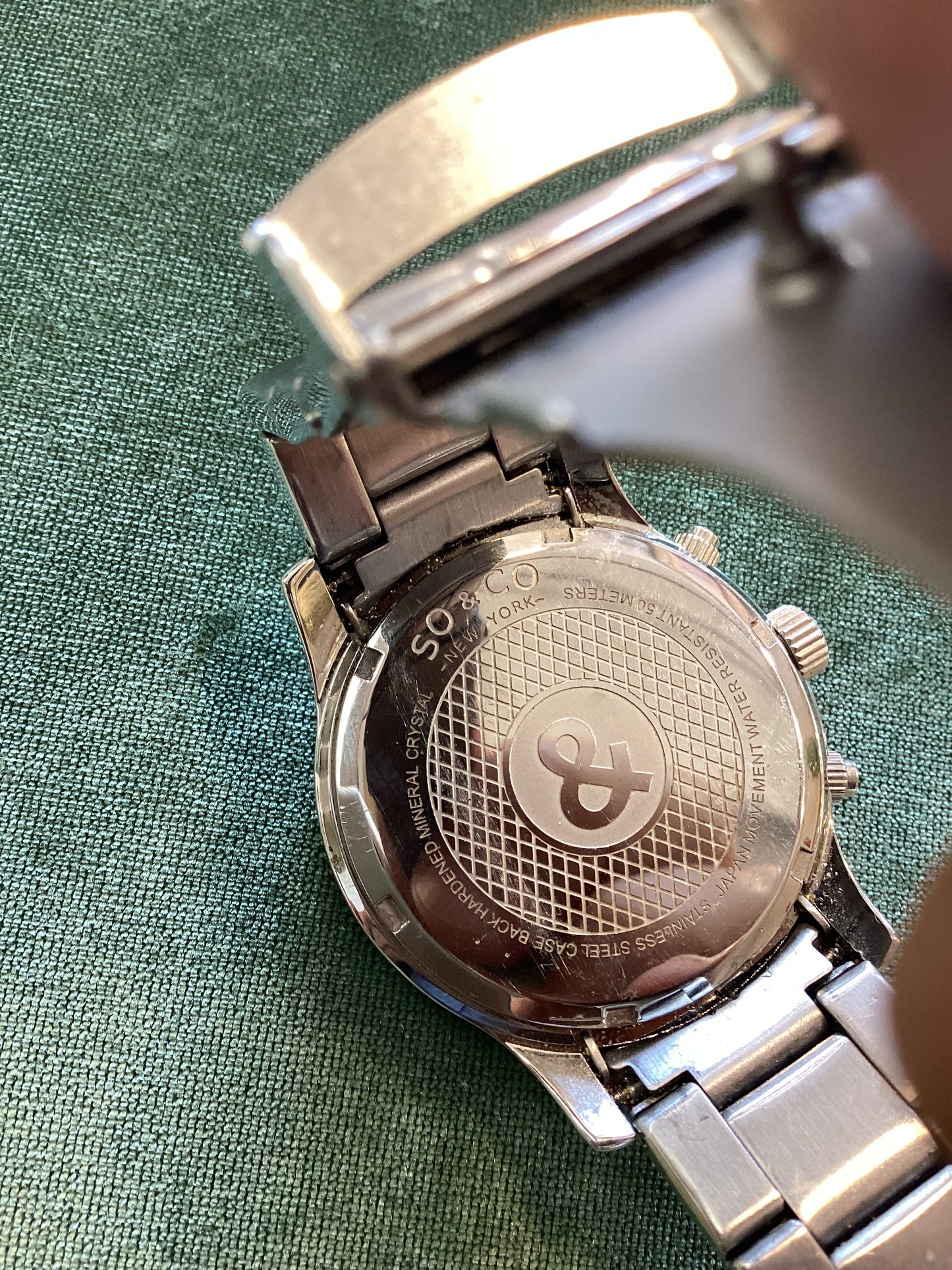 Watch battery 3 year warranty, silver jumpring on chain for Sarah Bolger