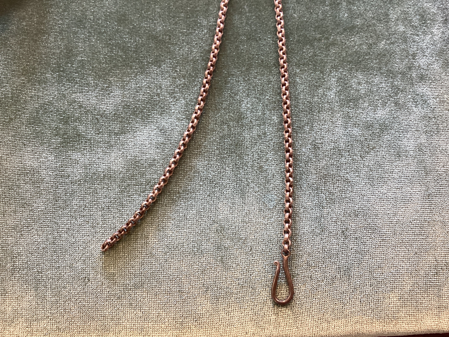 Watch battery 3 year warranty, silver jumpring on chain for Sarah Bolger