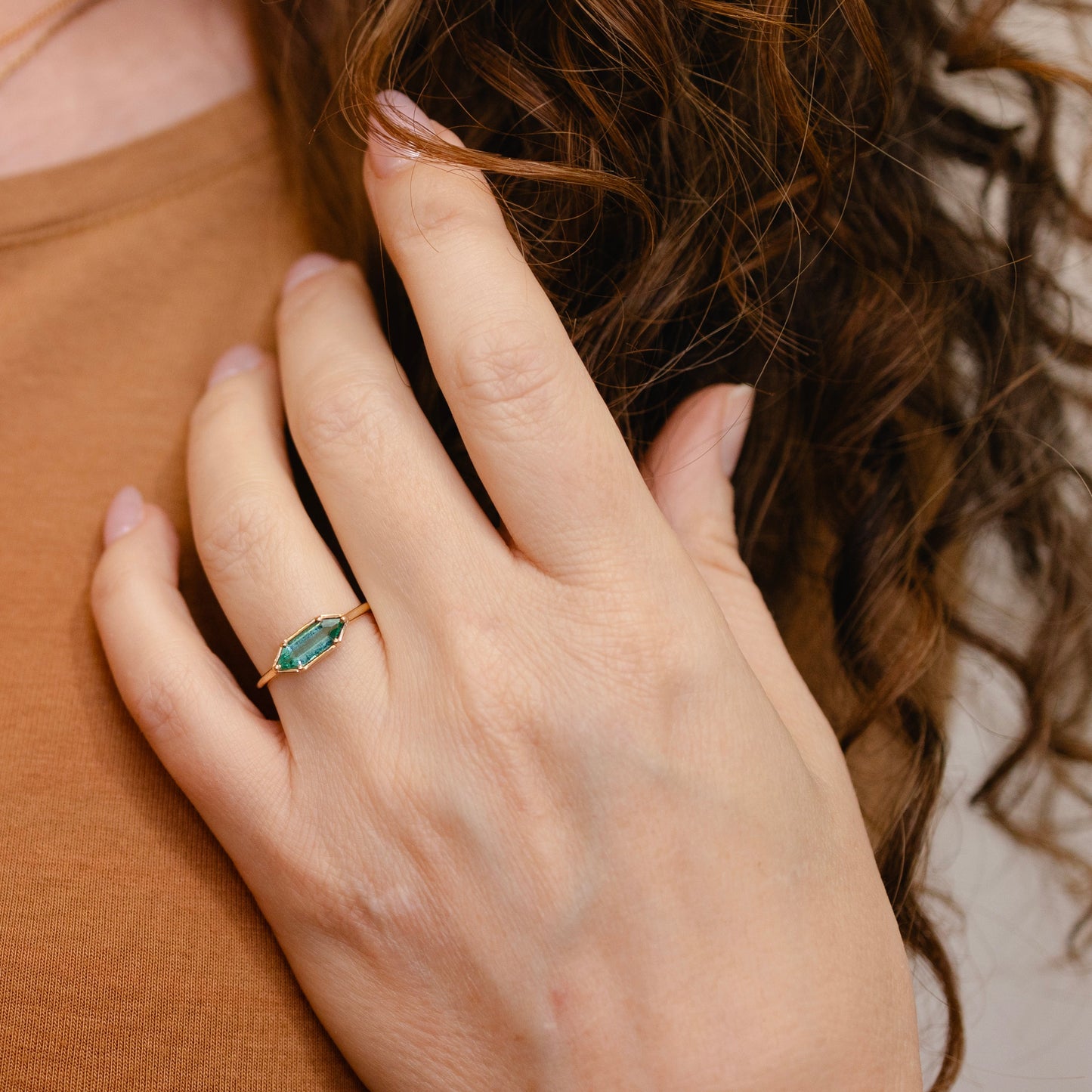 Emerald Hexagon-Cut Ring – 14k Gold