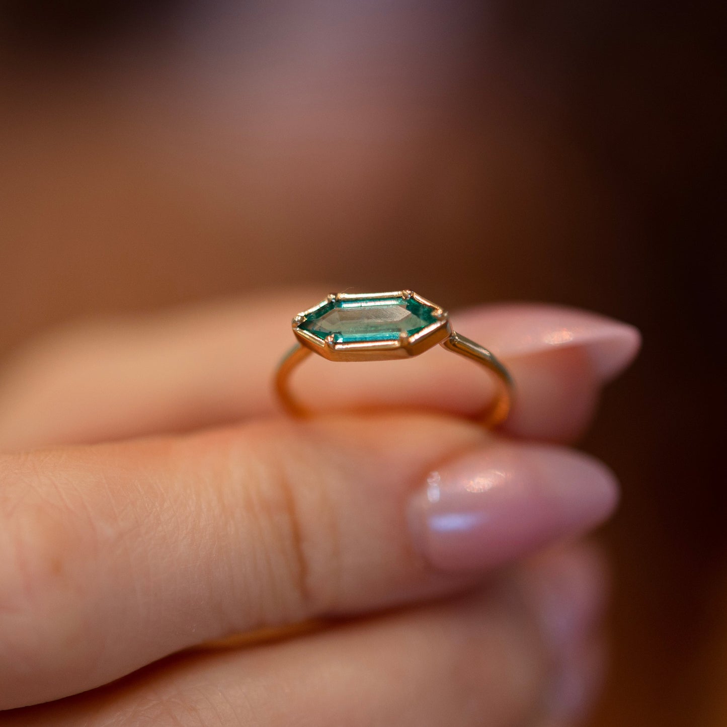 Emerald Hexagon-Cut Ring – 14k Gold