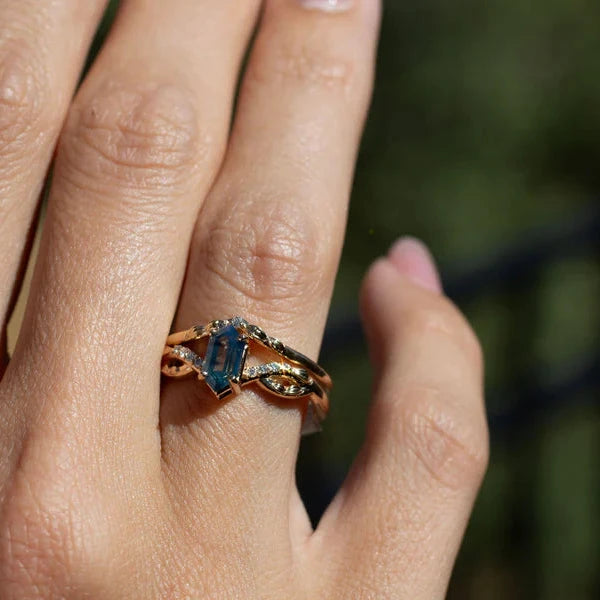 Pine Diamond Band – 14k Yellow Gold Ring with White Diamond