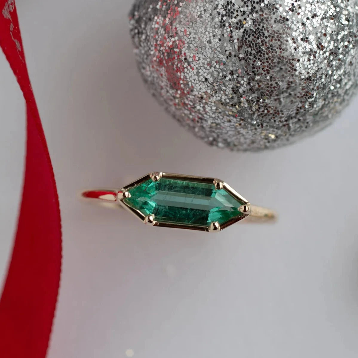 Emerald Hexagon-Cut Ring – 14k Gold