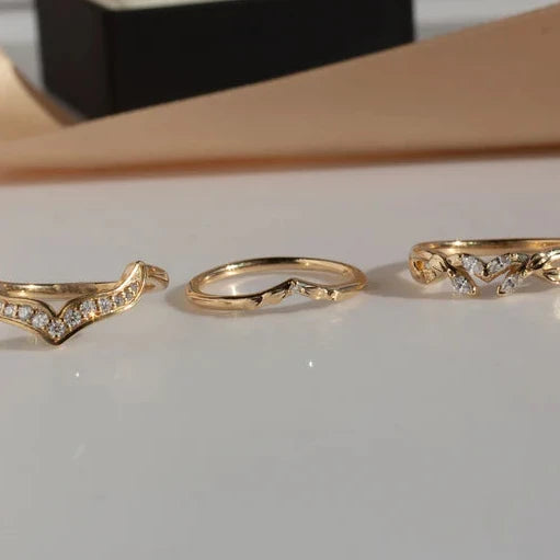 Pine Diamond Band – 14k Yellow Gold Ring with White Diamond