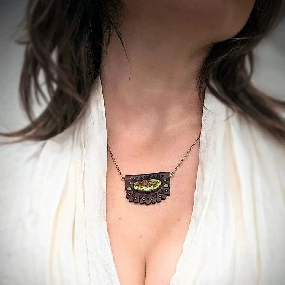 Gaspeite Scallop Leather Necklace