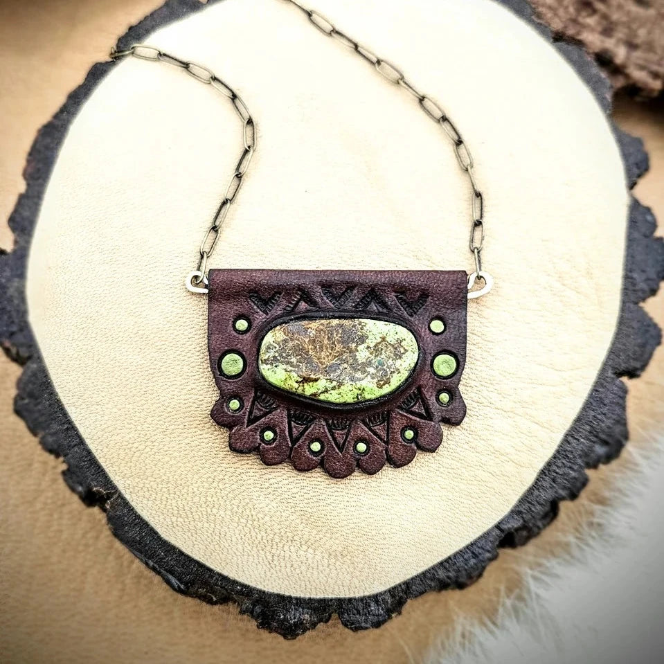 Gaspeite Scallop Leather Necklace
