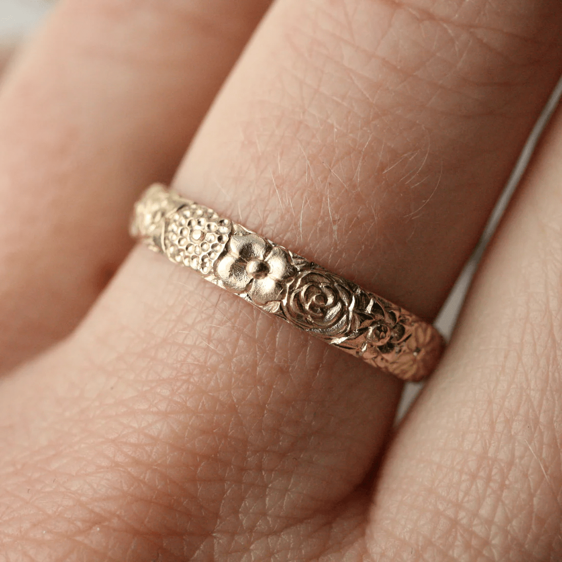 Secret Garden Band – 14k Yellow Gold